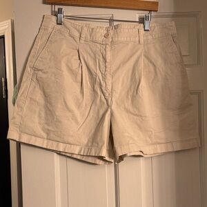 Classic cream Women's Shorts